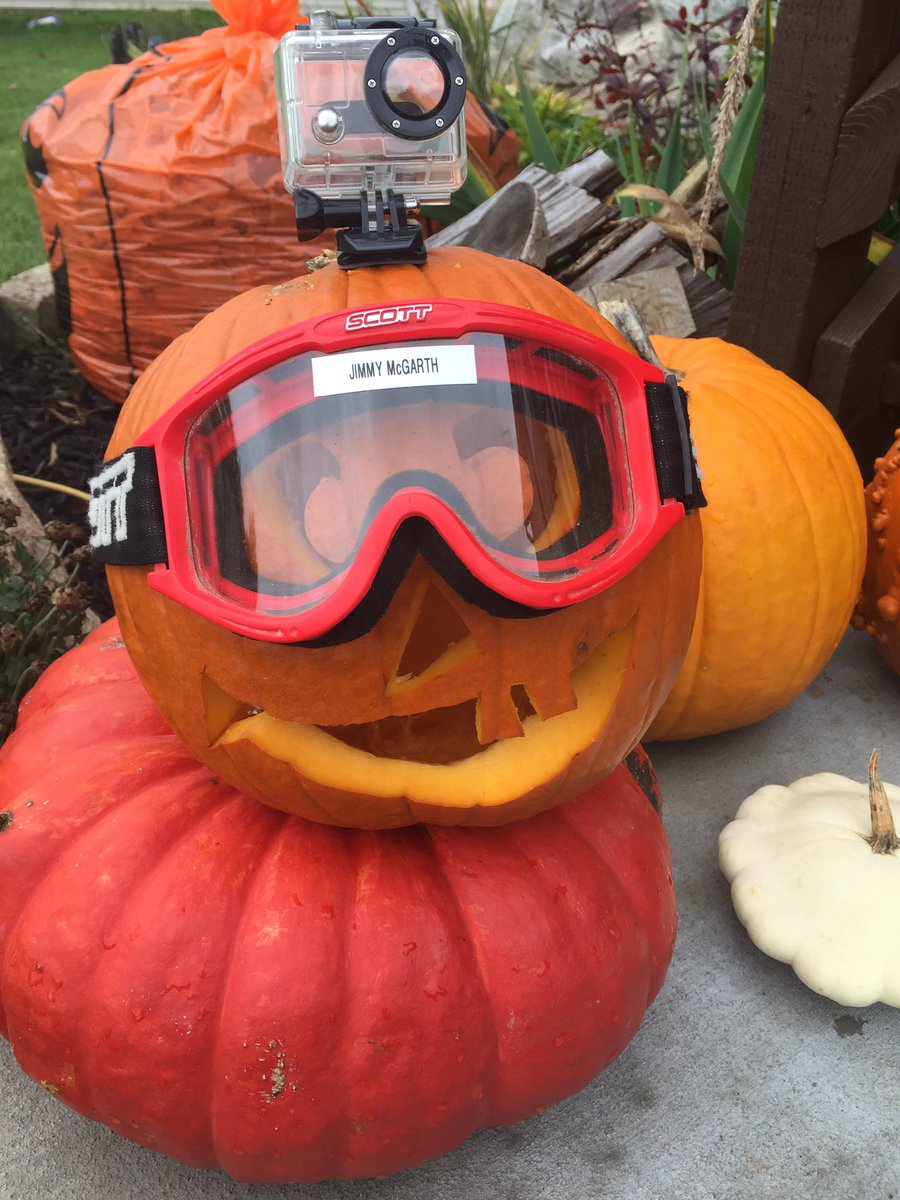 Adrenaholics's tweet photo. @twmxdotcom BURNIN DIRT &amp; PUNKINS https://t.co/O5X1i3mWvf