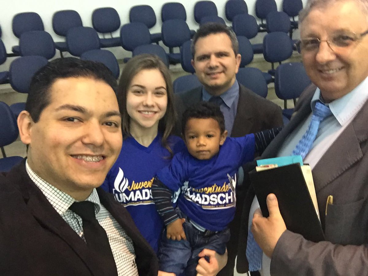 brunaoliveiraof's tweet photo. #somosumadsch #juventudescharlau #jorelmeuprincipe #tiojuliano #vozinho #cleomar https://t.co/2CZWkb9WjE