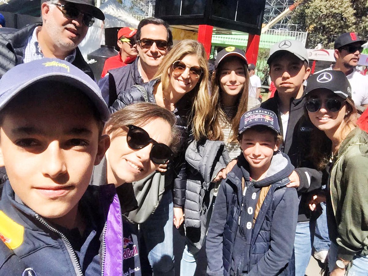yolandagab's tweet photo. #family #fun @F1 @Formula1Mexico1 @autodromohr @HoraciodelaVega @fdelavega1 @lorenzagv #MexicoCity @mginerh @Conesarod https://t.co/wl5kCYYEbc