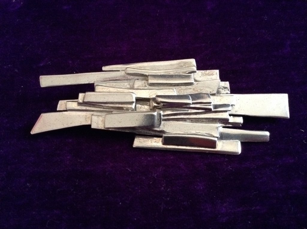 hill13_graham's tweet photo. #Fabulous #Silver #Modernist Brooch Pikd up Frm #Yorkshire . . 1960s #GrahamWatling #Brutalist #Followvintage ππ https://t.co/pf4dOezS1H