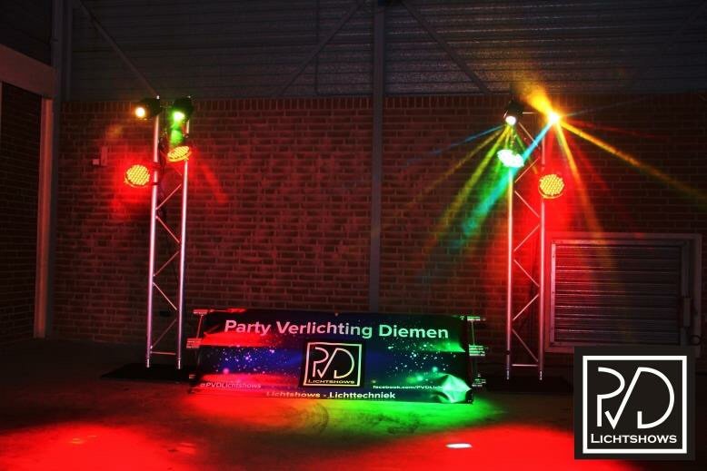 PVDlichtshows's tweet photo. Onze vele mogelijkheden: Lichtset Small C #bruiloft #band #dj #sfeer #party #feest #feestverlichting #evenement #lichtshows #lichttechniek https://t.co/Usr8gxxjQR