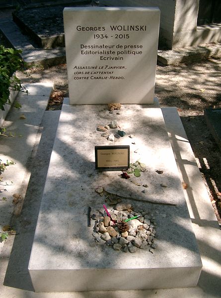 tnoisette's tweet image. J'irai surfer sur vos tombes: ces passionnés qui documentent les cimetières sur Internet bit.ly/2fkakE1 #taphophile