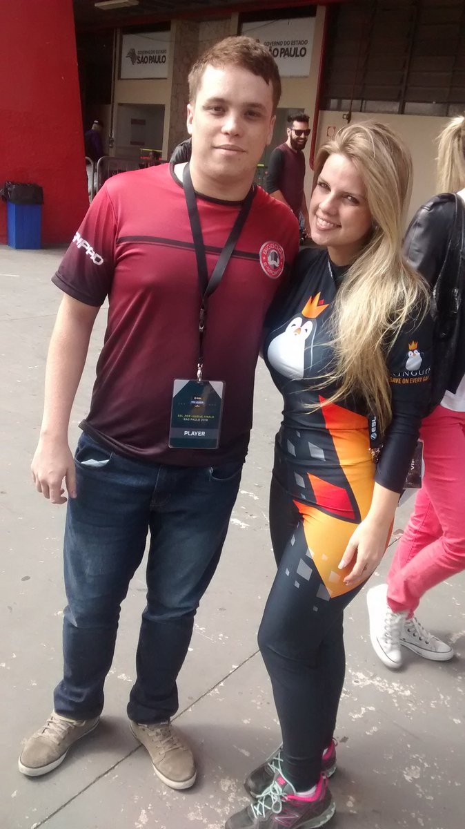 land1ncs's tweet photo. #eslkinguin https://t.co/t11Agj6B1p