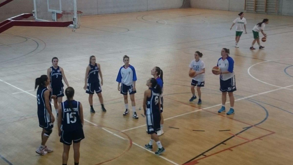 FundLucentum's tweet photo. El #FLBAAkra Sénior femenino "A" logra imponerse al @illicebc "A" por 42 a 92 esta mañana en Elche. ¡Seguimos!

#SomosLucentum https://t.co/3j7fVpABcl