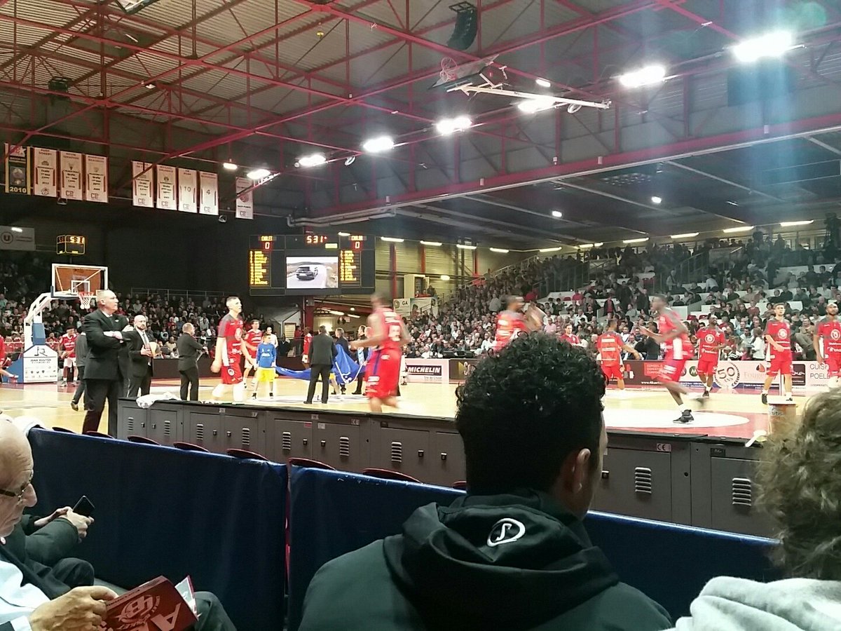 Venu en voisin à <a href="/CB_officiel/">Cholet Basket</a> pour soutenir <a href="/ELANCHALON/">Elan Chalon</a> de mon <a href="/maxoupac/">Maxime Pacquaut</a> assistant coach en <a href="/LNBofficiel/">Ligue Nationale de Basket</a>  #basket #lnb #allezlelan