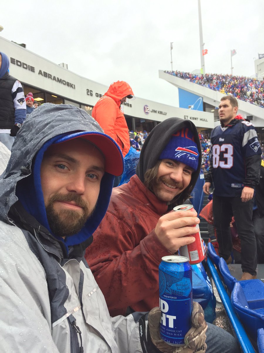 j_sutherland_'s tweet photo. Bills game with @jdangelo_13 @JordanJvallance https://t.co/Zpe3rn3Ifq