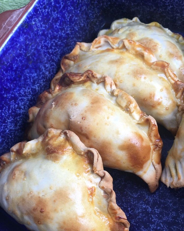Aji_Miami's tweet photo. Deliciosas y recién horneadas empanadas, de carne y pollo disponibles ahora mismo...

13707 SW 152nd St, Miami, FL

#AjiByLeslie #AjiByLes https://t.co/xfTpgKdlge