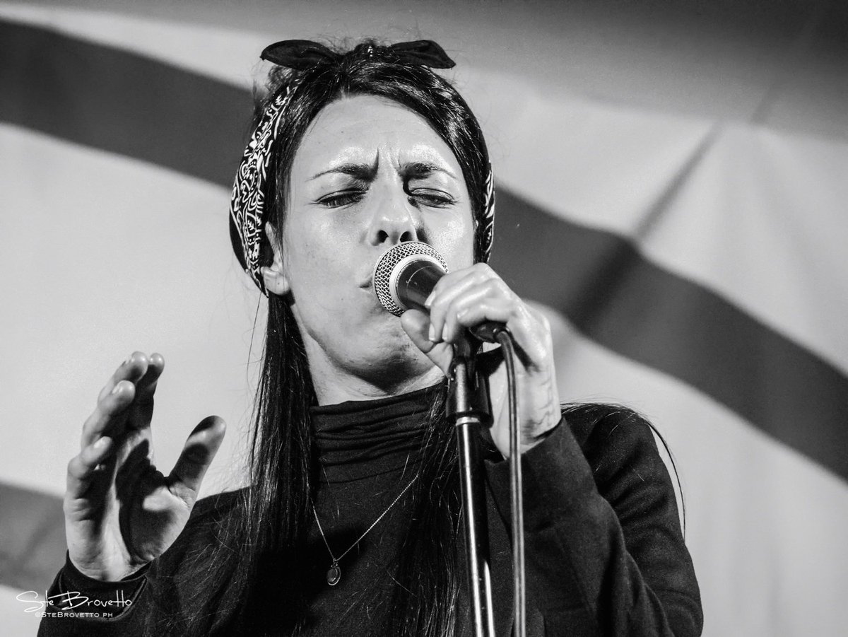 SteBrovettoPh's tweet photo. #Credo nei sogni, li accarezzo con le mani.. eleganza e passione con @amaramusicoff sul palco del #RustyLiveParty https://t.co/DOU3OvVRI3 https://t.co/wPrmalcLt6