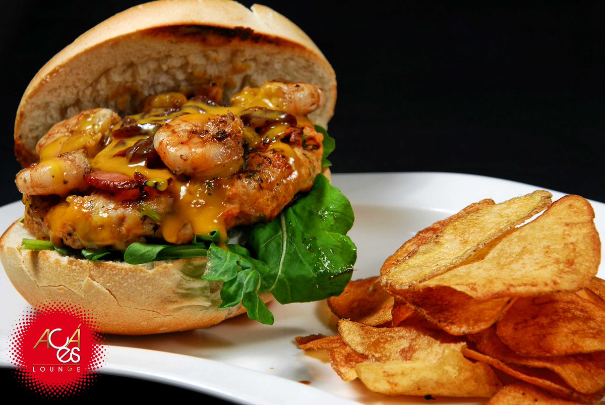 En la urbanización la Soledad encontrarás el buen espacio gastronómico en el que podrás probar lo mejor de <a href="/acaeslounge/">Acá Es Lounge</a> El almuerzo llegó!