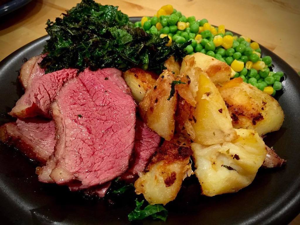Reverse seared Picanha, chipotle, garlic and lime roasties and griddled curly kale all fro… ift.tt/2f6loQe