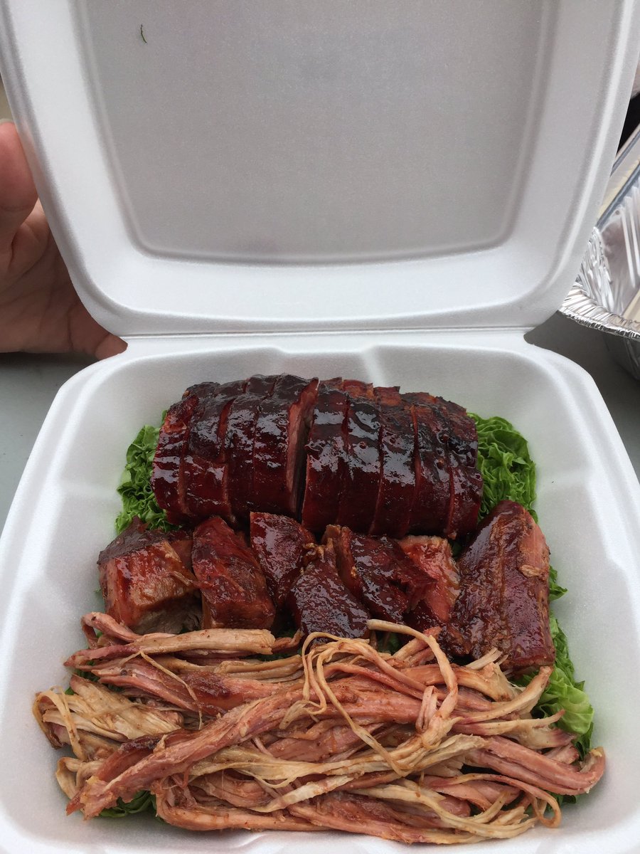 ThisButtsForYou's tweet photo. The pork turned out well #AR2016BBQ #TheRoyal #ThisButtsForYou https://t.co/DsDpElYT7Z