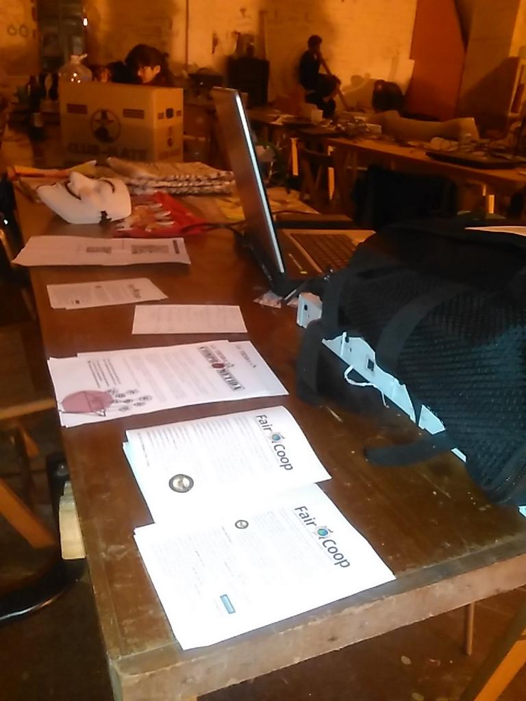LaTcomprometida's tweet photo. En el #Hackmeeting en #Donostia. En una hora nos toca presentar la @Fair_Coop y su criptomoneda, el #FairCoin. https://t.co/jJ8dXxrAaz