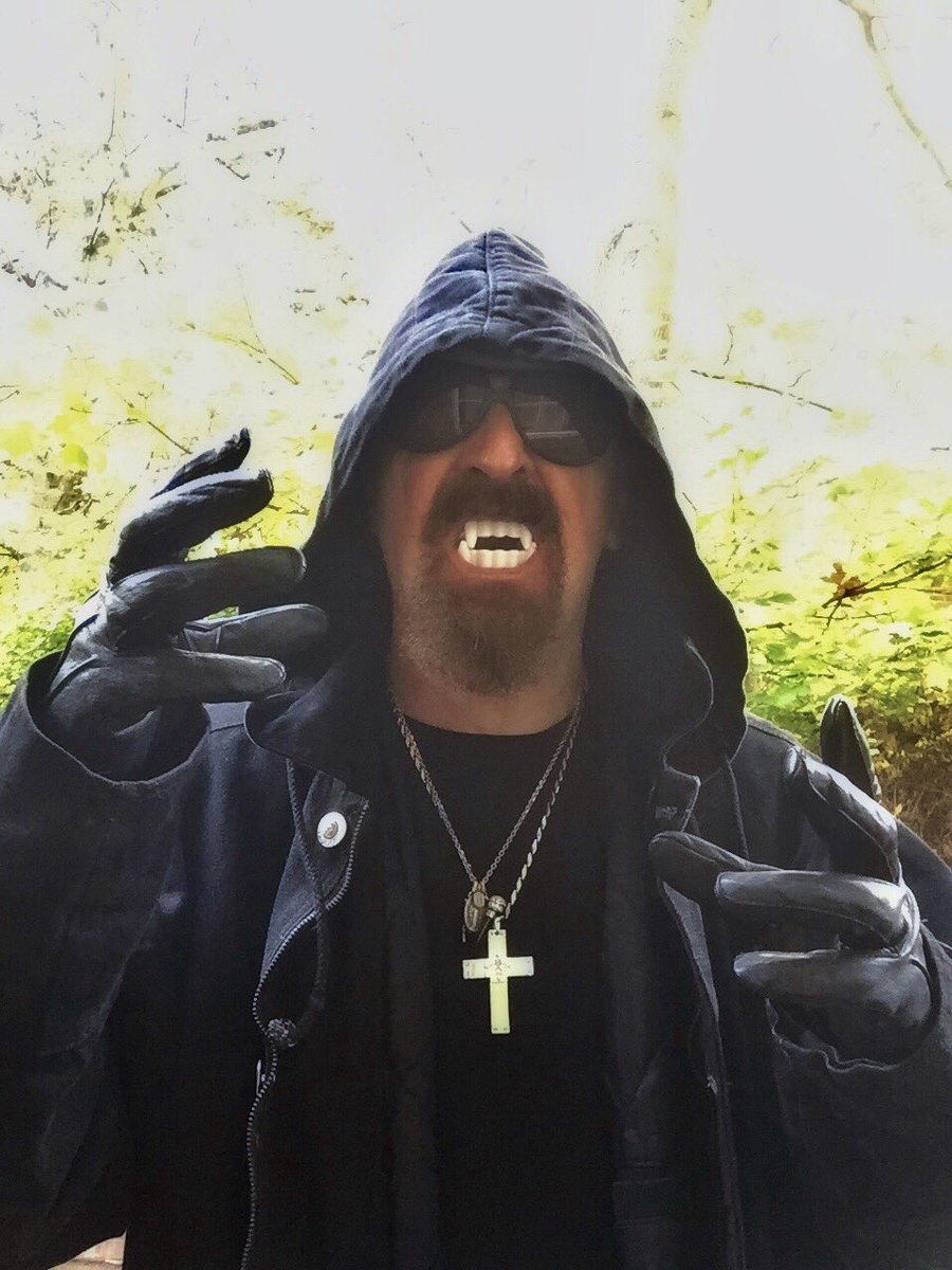 EddieTrunk's tweet photo. Rob Halford @judaspriest just texted me happy Halloween from the U.K. with this photo! Awesome! #MetalGod https://t.co/mCqpMOdRK6