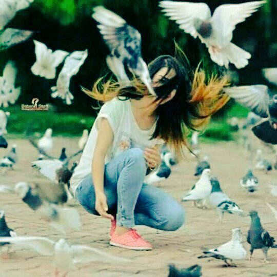 إذا ضاقت اﻻرض بالأمنيات 
فصدر السماء لها اوسع...🌸