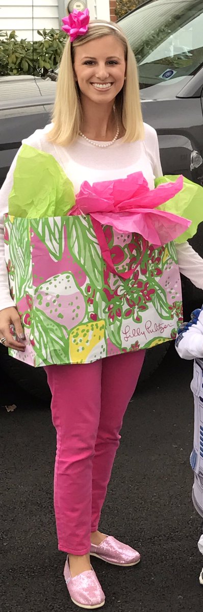 Halloween as a Lilly Pulitzer gift! 🛍🌺💚<a href="/LillyPulitzer/">Lilly Pulitzer</a> <a href="/pinkparkway/">Pink Parkway</a>