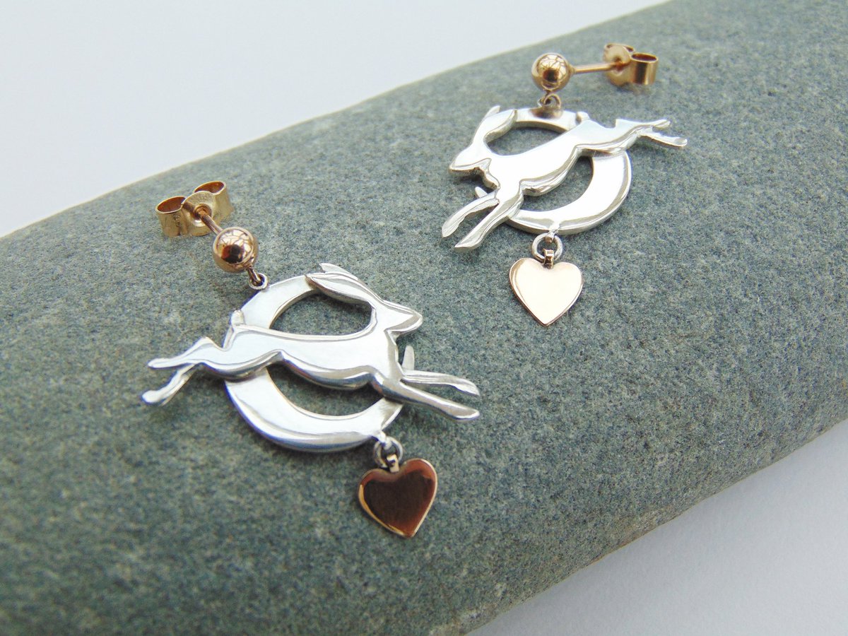NaomiDJewellery's tweet photo. Commission finished and delivered #devonlife #hare #devoncrafts #madebyhand https://t.co/Hb9xlCK2iF