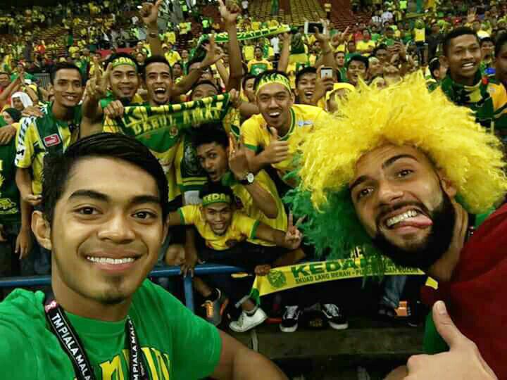 asyrafaiman930's tweet photo. Kita Menang Kita Juara . Piala Malaysia 2016 #90 #KedahVSSelangor #KedahSerataRata #hijaukuning #pulunkedahpulun https://t.co/YKnsJpReGp