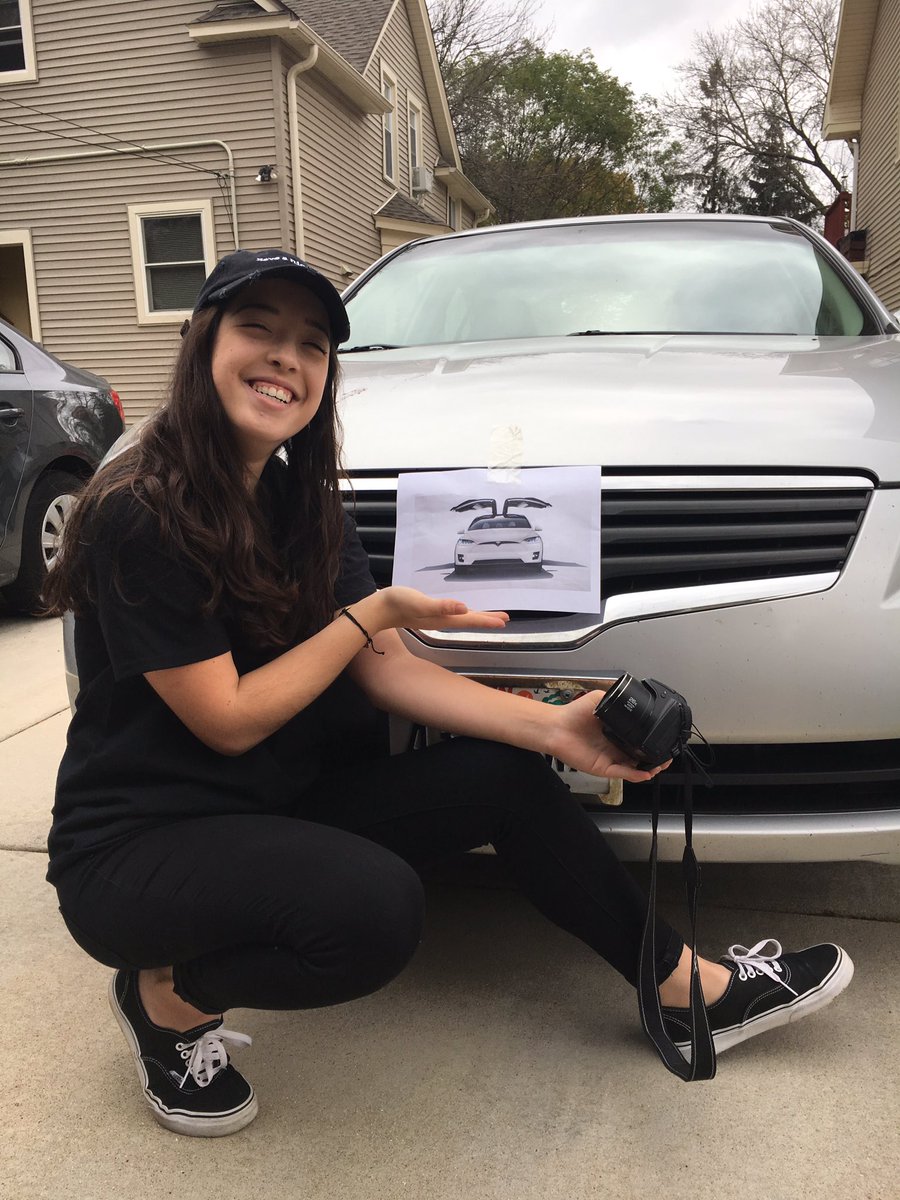 idrchan's tweet photo. Can you believe I am actually David Dobrik📸🎃 https://t.co/Z27WLC94EC