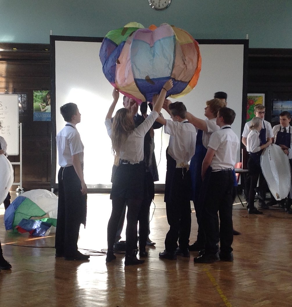 AbbotBeyneSTEM's tweet image. Yr 10 designed and made Hot Air Balloons as part of their Deep Learning Day #deeplearningday