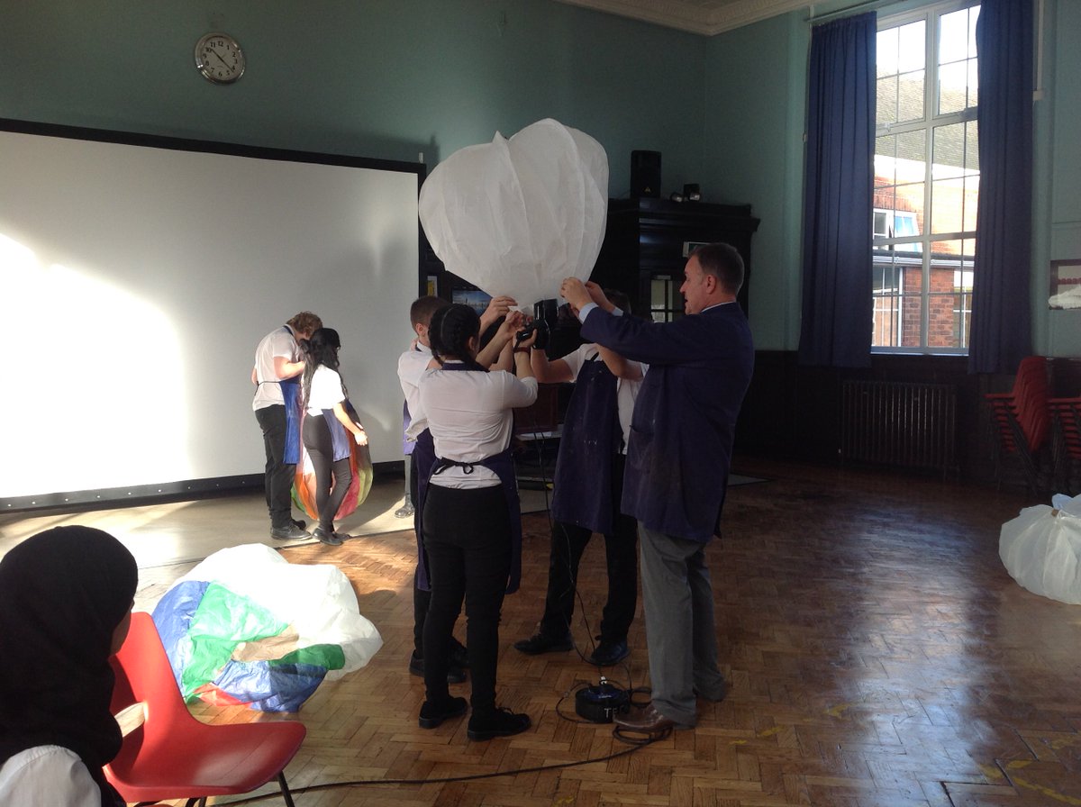 AbbotBeyneSTEM's tweet image. Yr 10 designed and made Hot Air Balloons as part of their Deep Learning Day #deeplearningday