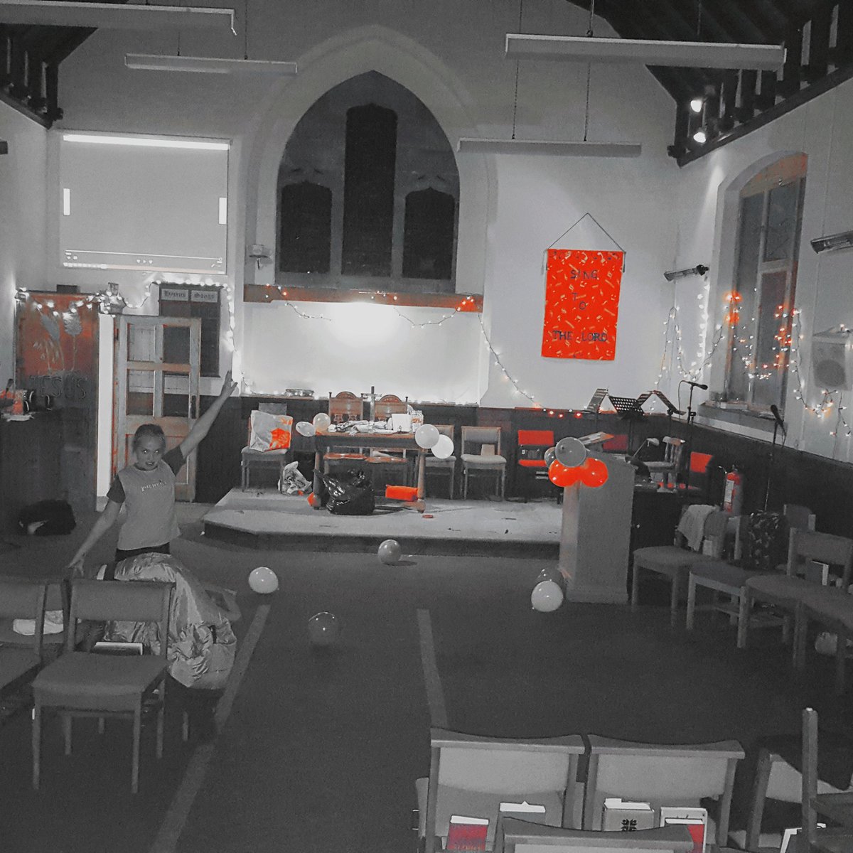 ThorpeCommunity's tweet photo. Some photos from our 'Light Party' great to work with @1hopewhitby to serve our community https://t.co/nge4I6Bi9F