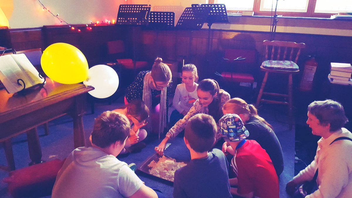 ThorpeCommunity's tweet photo. Some photos from our 'Light Party' great to work with @1hopewhitby to serve our community https://t.co/GmRTxmFhXe