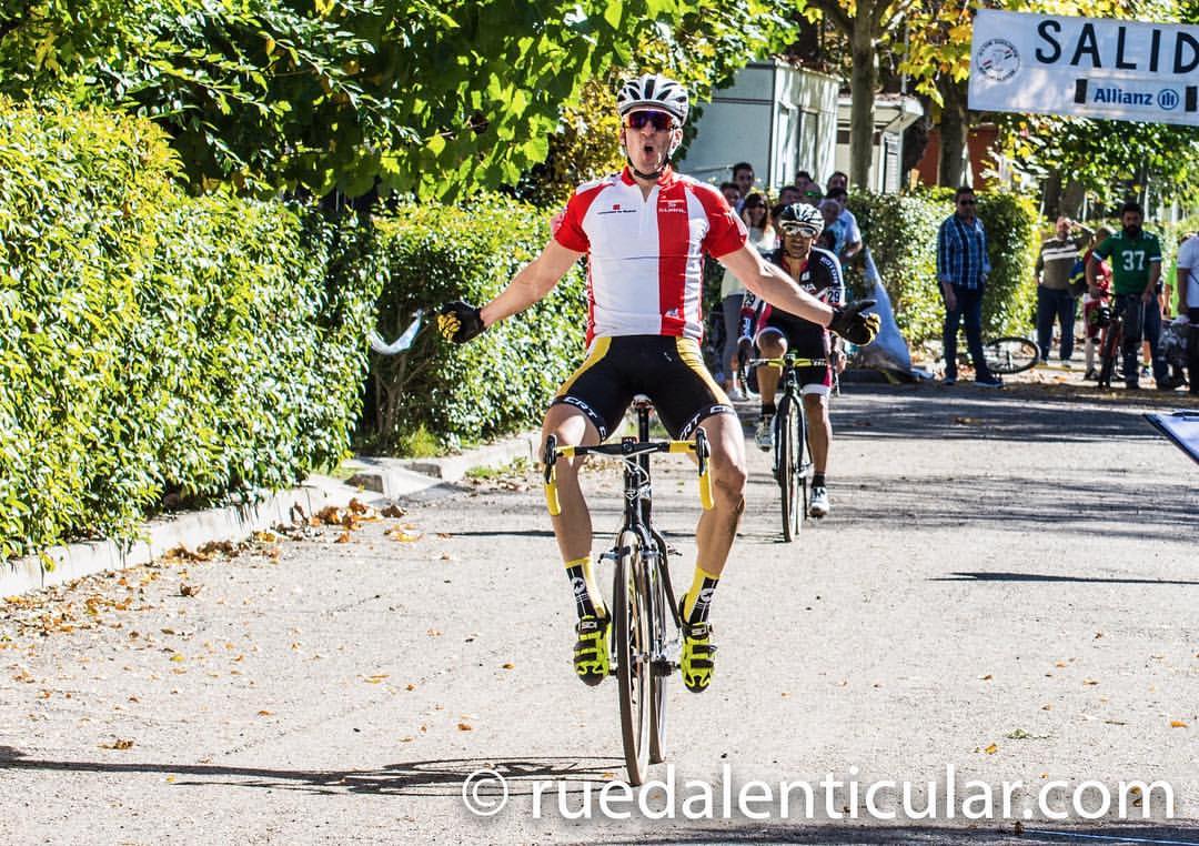 ruedalenticular's tweet photo. @LidiaBarba806 y @jmcristobal69 vencen el II Ciclocross Escorial-Natura https://t.co/qDHMxzIc8s #cx #cxescorial https://t.co/QXGqhyokJl