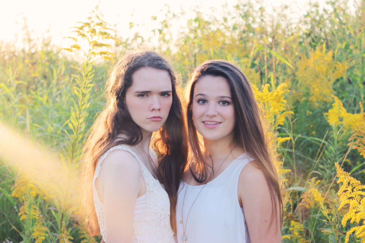baethani's tweet photo. Our faces when someone says "my best friend is better than yours" #webegtodiffer https://t.co/TsY3DDORoi