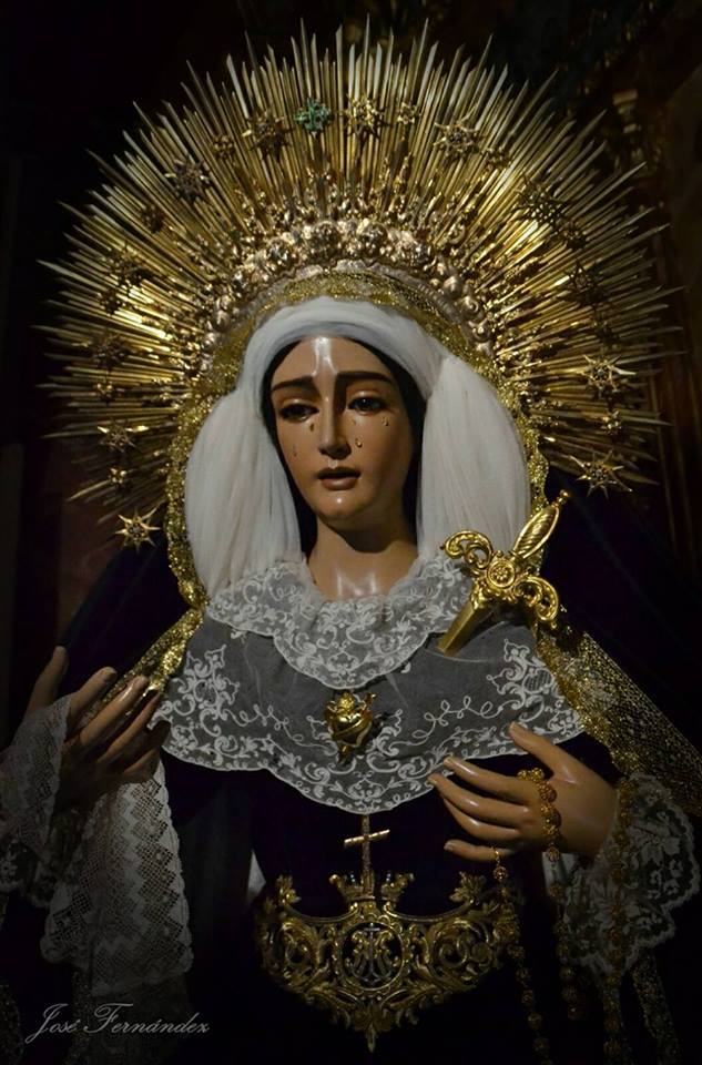 EsperanzaHuelva's tweet photo. Fotografías de Ntra. Sra. de la Esperanza Coronada vestida de Luto. Noviembre 2016. 
Vestidor: José Fernández. https://t.co/1GHYMRLDFI