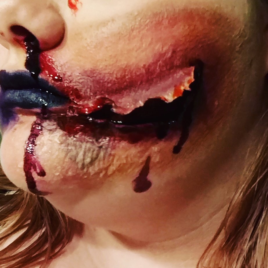 Last night's creation~ actually is going to be apart of my halloween costume. c: Excited to redo this 😍 #fxmakeup