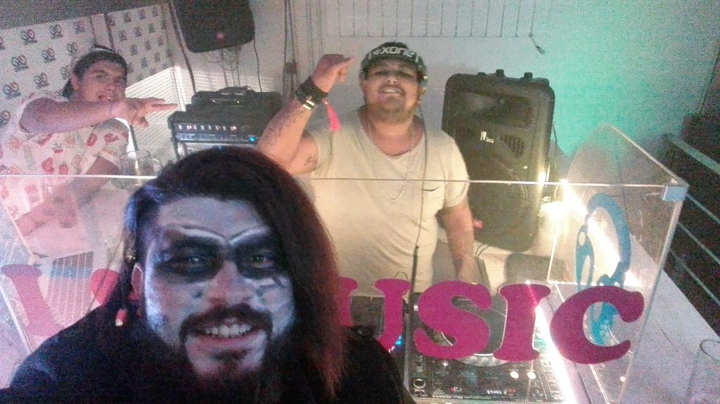 RINO_oficial's tweet photo. Excelente Noche y fiesta gracias #DiegoAlvarez https://t.co/HB0mdxdVAQ