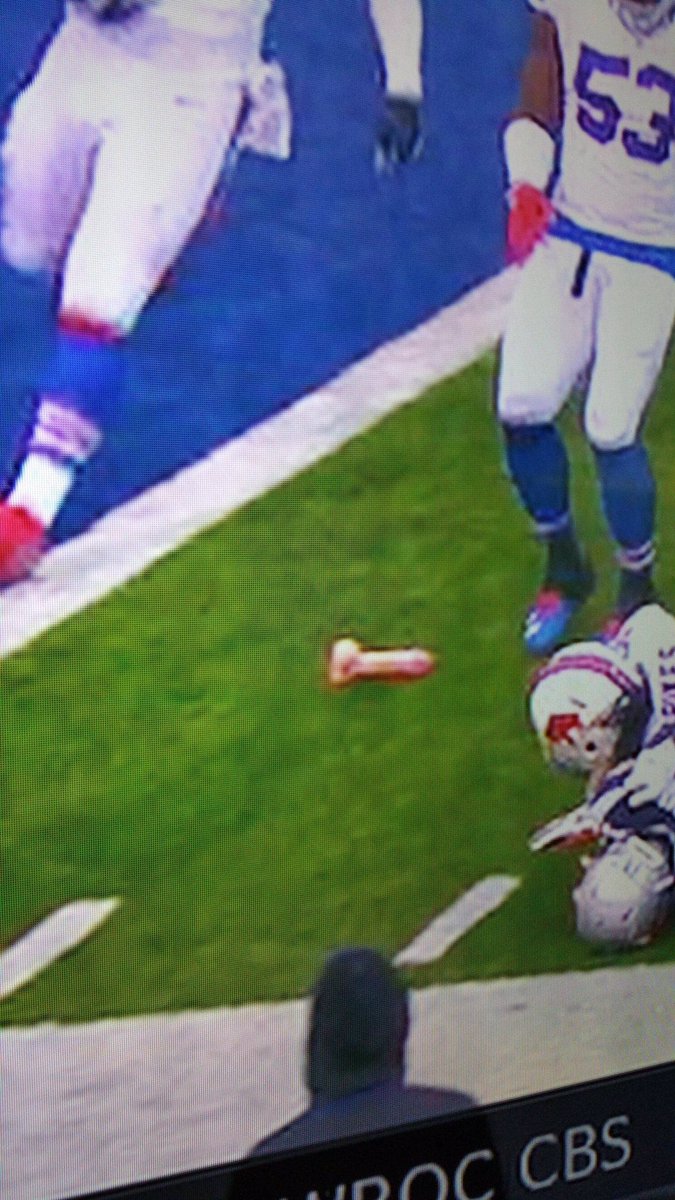 aSmallExplosion's tweet photo. @drewmagary @Deadspin "that definitely wasn't a flag" https://t.co/qG7uq6i0D5