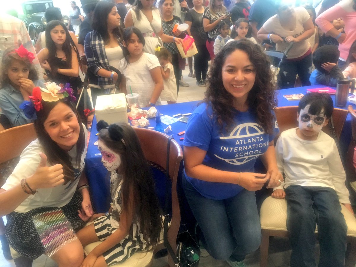 VaneMosqueira's tweet photo. @AIS_Eagles teachers painting faces #diadelosmuertos at @ATLHistCenter @fabbrinirocio    @yramirezla @lottascales @AISLearns @reidmizell https://t.co/eaqm10wEhB