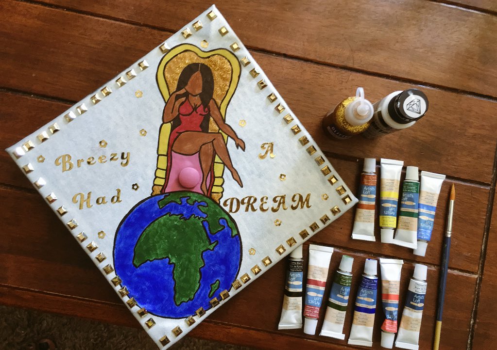 SimplyBreezyBre's tweet photo. #TxState16
#TxState #GraduationCap I tried!! #BlackGirlMagic #PsychMajor https://t.co/rOvCqMwdxI