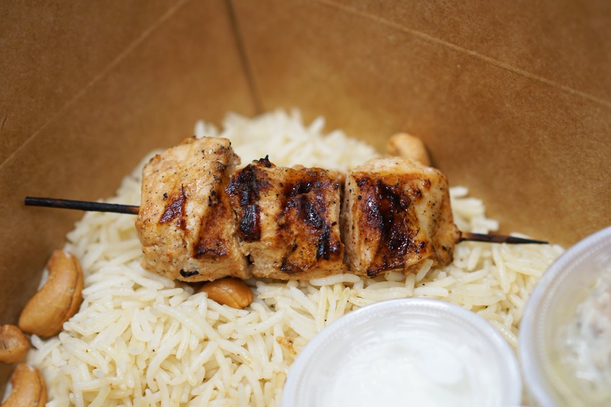 KaramKitchen's tweet photo. Hungry? Our Kabobs are mouth watering!π²
#Kabobs #Catering #CashewRice #GoodFood #HamOntEats #Foodie #SyrianCooking #KaramKitchen #HamOntFood https://t.co/H1lHubzi3h