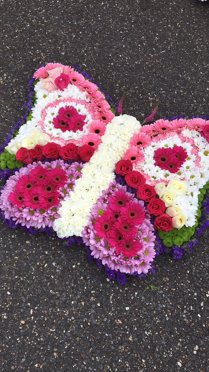 daisy_delicate's tweet photo. Need funeral flowers https://t.co/MV5wszxppS