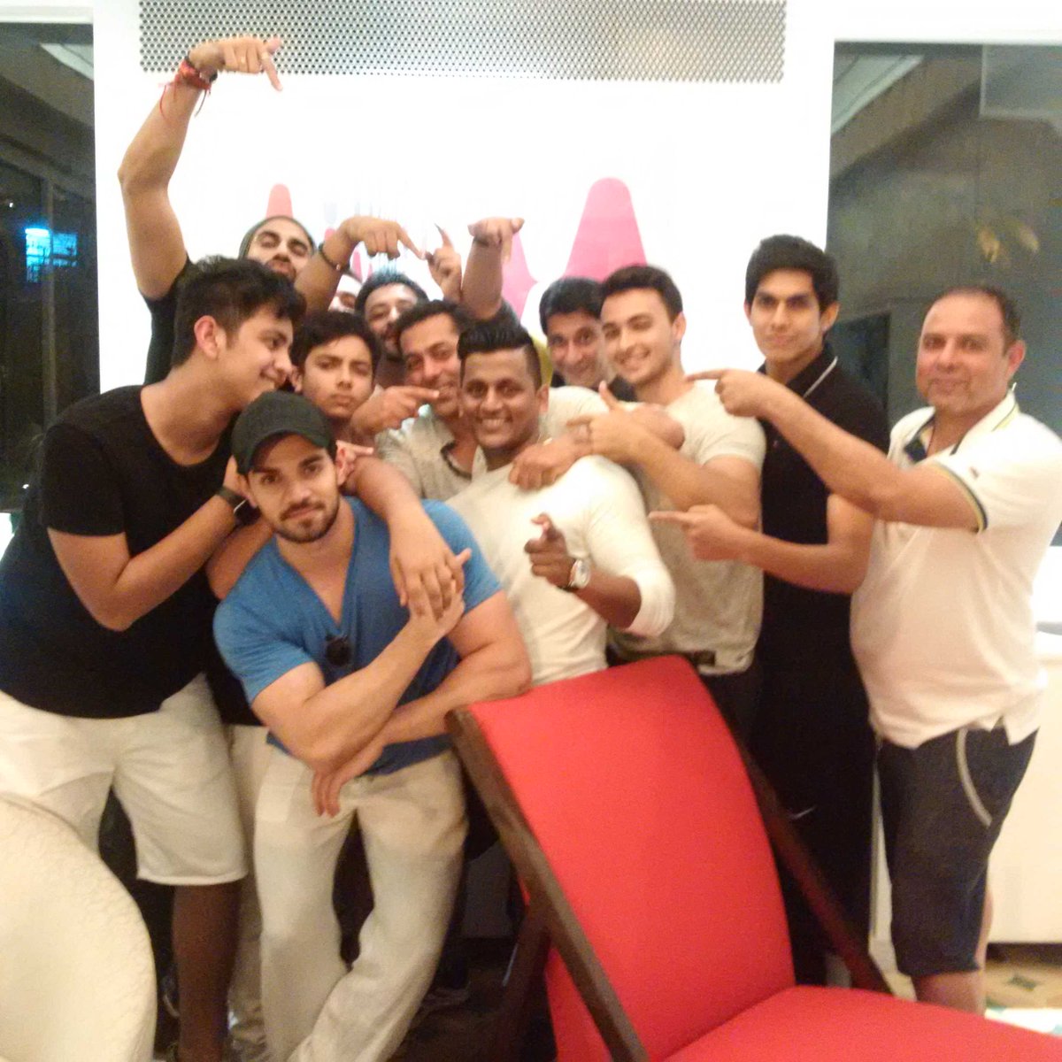 BeingSalmanKhan's tweet photo. Dj Willy in the house! @aaysharma @NirvanKhan15 @atulreellife @soorajpancholi9 https://t.co/URSo5EFmM2