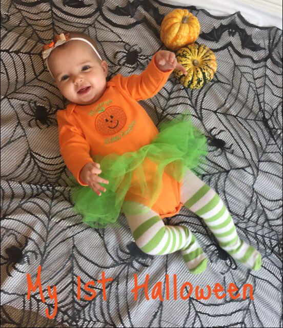 JulieG19jul's tweet photo. @Samarkand7777 @chriswilson_3 @moorlandsoul @goddessjo75 @d_cdh952 Happy Halloween girls 👻🎃😘 https://t.co/tvDAMp6Zz6