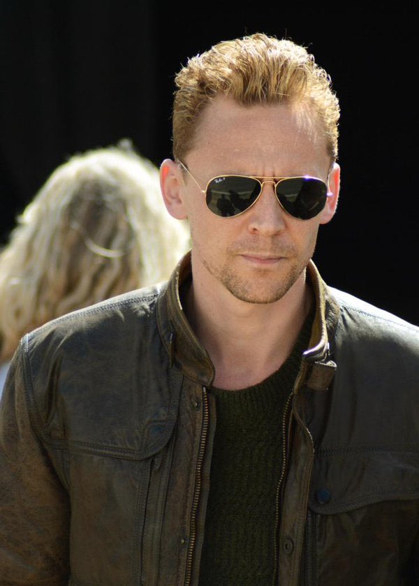 BandGeek4Sure's tweet photo. Happy #SUNday #TomHiddleston #RayBanMan ☀️😎😘 https://t.co/QCPs7jrMuU