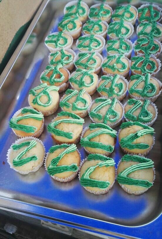 BurgerBoysZW's tweet photo. We had made you guys cupcakes but one of your people forgot to come pick them up #WereFullNow #ZBat65 https://t.co/U0KPfZL6R9