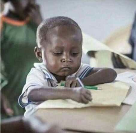 Ekhamane's tweet photo. Me: *trying to understand morbid*
Neighbour: my doctor!! I have this pain..
Me: they have not taught us 
#dearpatient https://t.co/B6VJpV5P6e