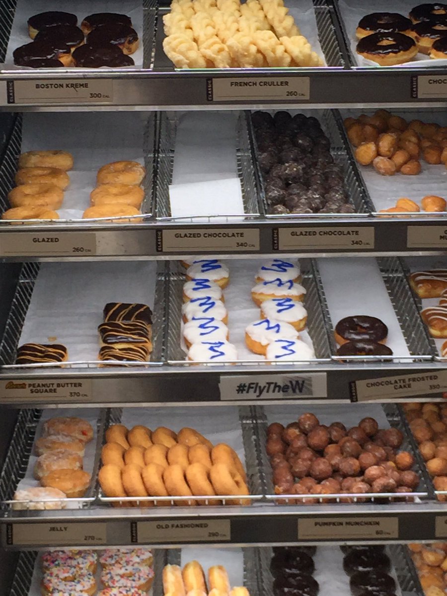 adampolgreen's tweet photo. You know you are in Chicago when @DunkinDonuts has "W" donuts. #FlyTheW https://t.co/VrGBIwSJ6o