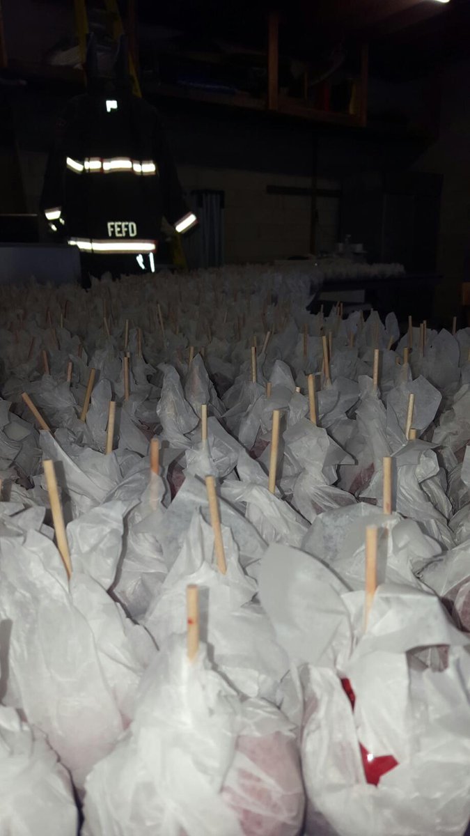 Ridgeway Firefighters (FEFES Stn.4) spent the day making 1,020 candy apples to give to trick or treaters. 🎃 How do ya like them apples 1/2