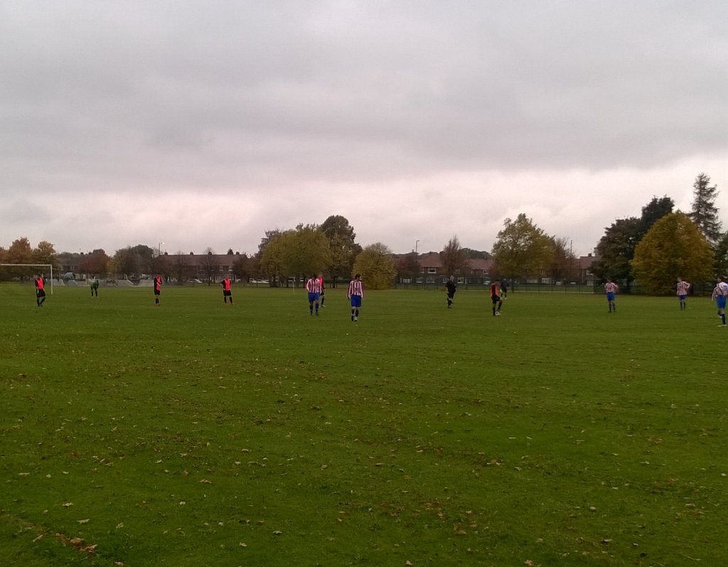 davejac08707782's tweet photo. Game for Dearne in Doncaster with racecourse behind us hard fought game https://t.co/MFTD6RLKSX