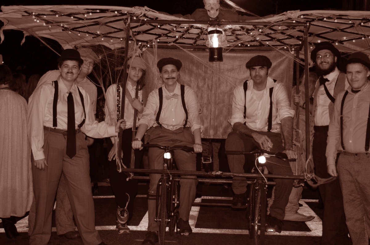 FancyPants_Swan's tweet photo. Virgin Flight of the #failedflyingmachine was a great success at last nights #Wildrumpusparade thanks to the #WrightBrothersBrigade https://t.co/25ujydTJYa