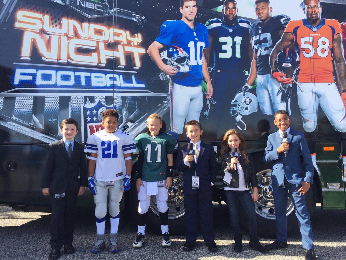 We found a mini #SNF crew for #PHIvsDAL!