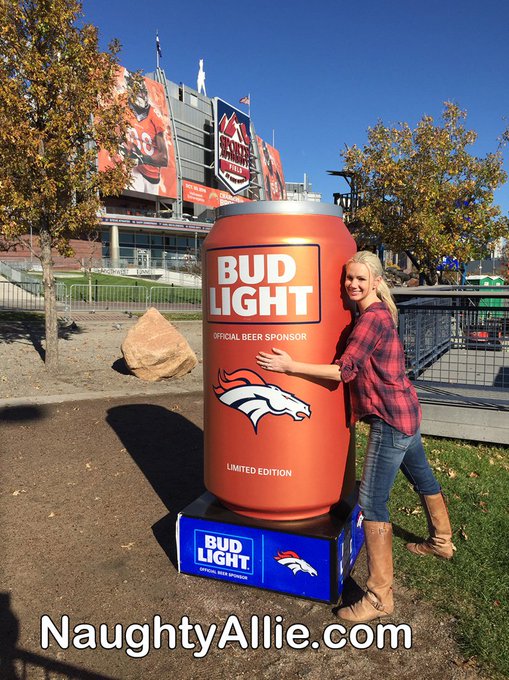 Go #Broncos! #BudLight https://t.co/KeuxEquHIh