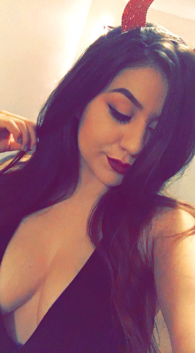 karlastef_'s tweet photo. pero anoche 😈🎃 https://t.co/kIojEl9dks