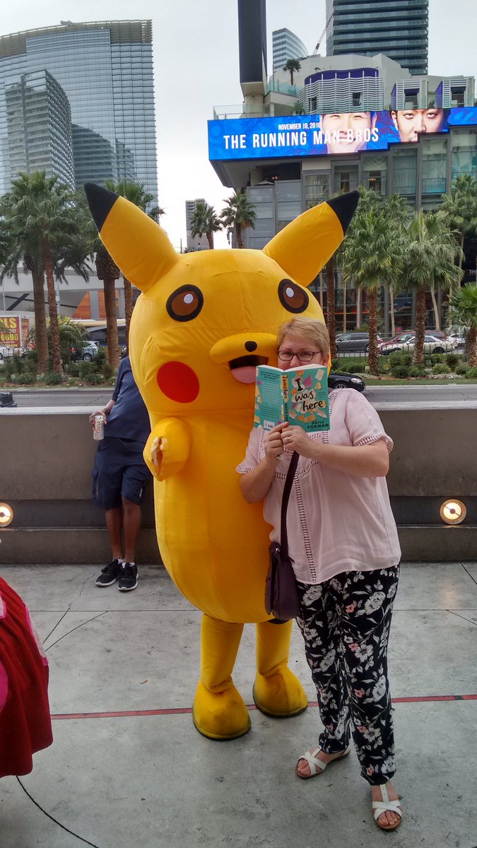 AnnStothard1's tweet image. @GSHS_English Stothie in Vegas baby! #ExtremeReading