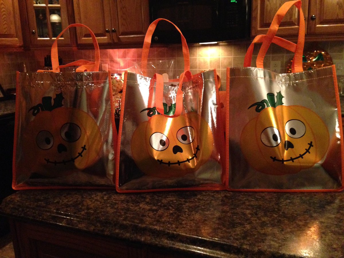 Prize bags for winners of our Halloween colouring test. Winners will be announced tomorrow morning, October 31st, 2016 🎃🎃  @DKICanada